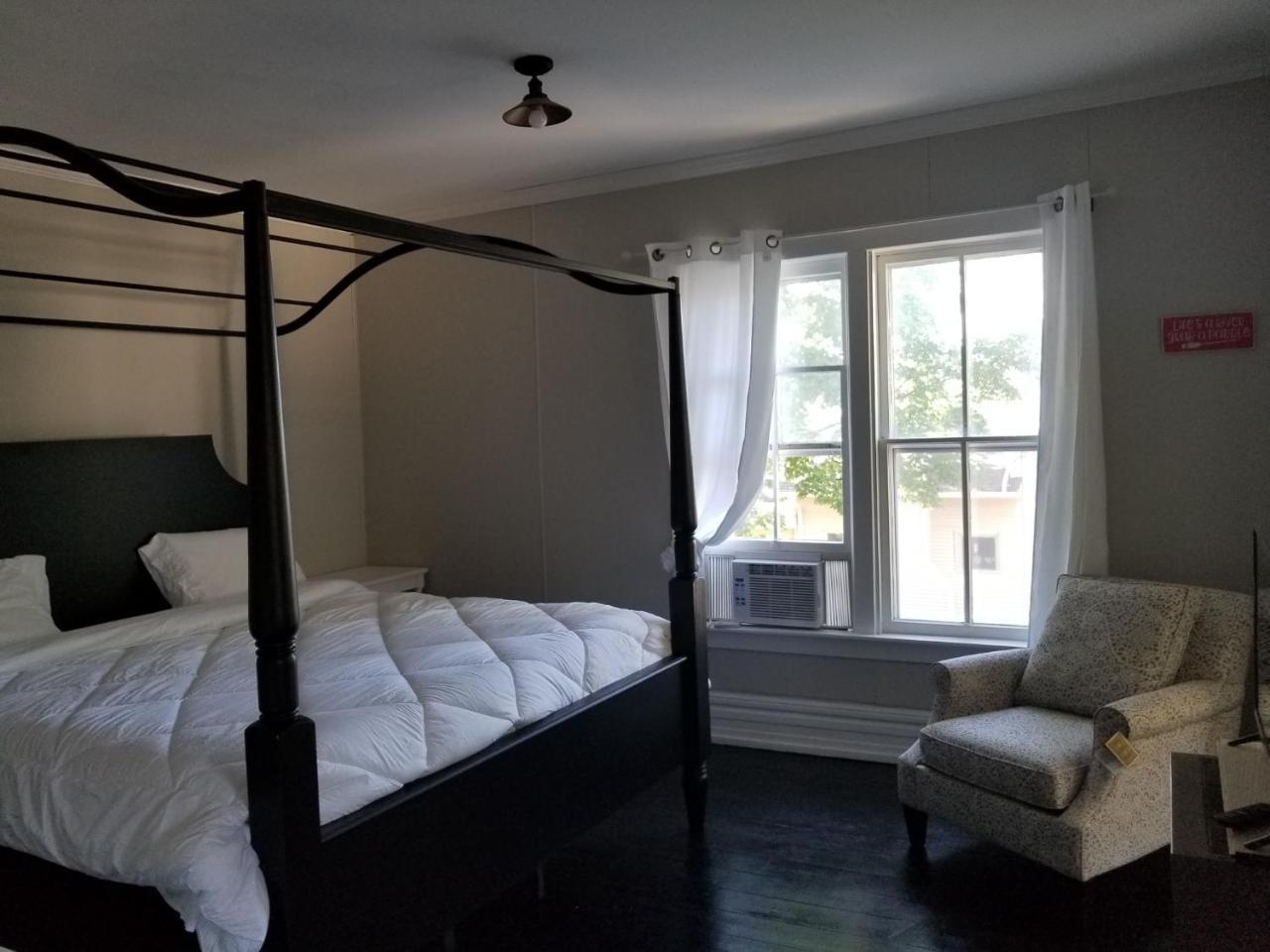Bed and Breakfast Charlevoix House Екстер'єр фото