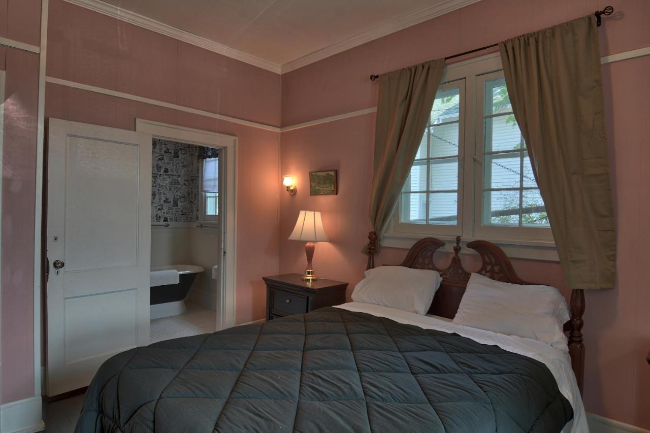 Bed and Breakfast Charlevoix House Екстер'єр фото