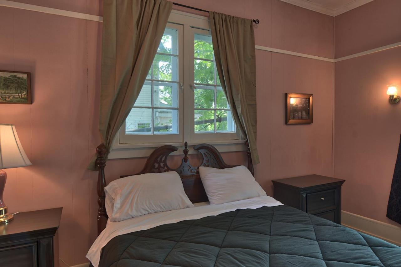 Bed and Breakfast Charlevoix House Екстер'єр фото