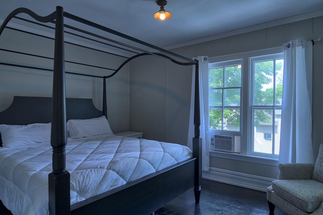 Bed and Breakfast Charlevoix House Екстер'єр фото