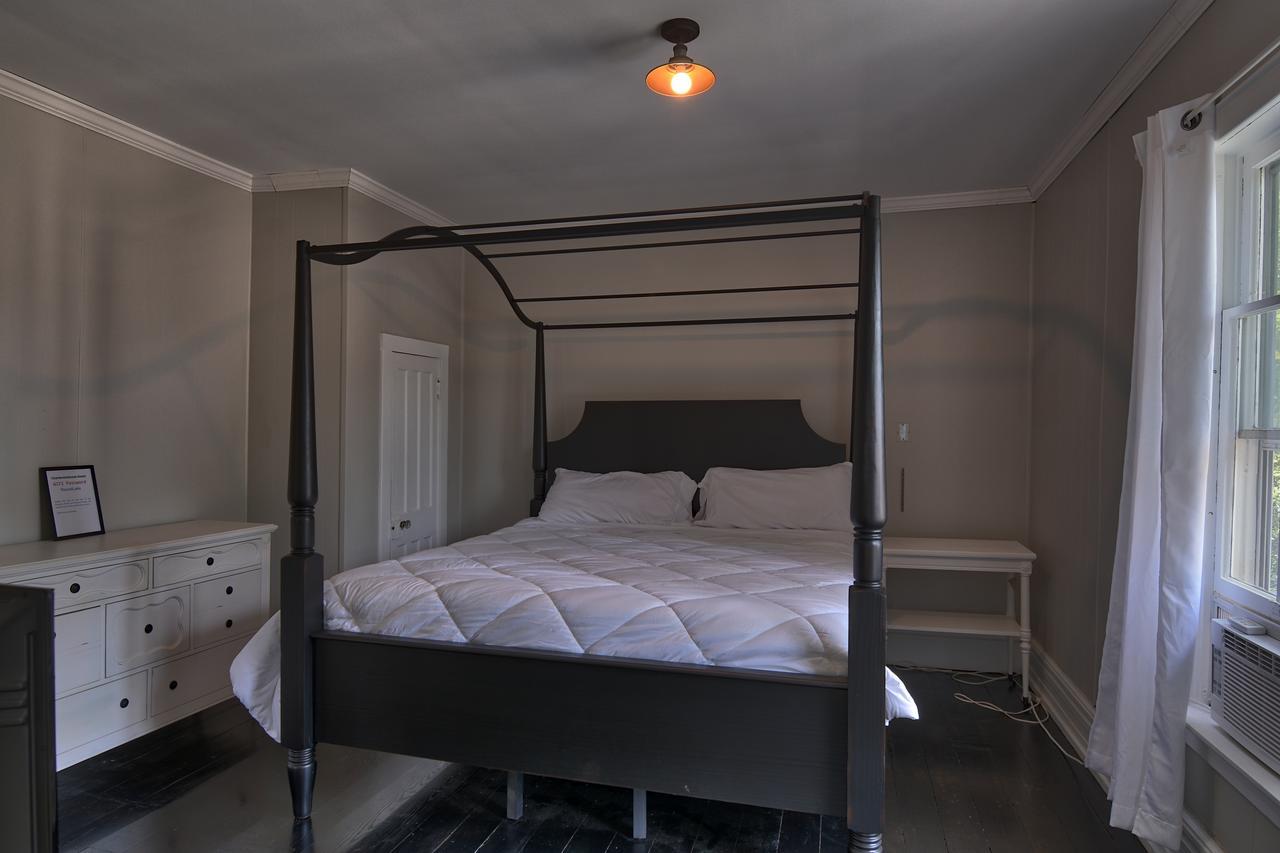 Bed and Breakfast Charlevoix House Екстер'єр фото