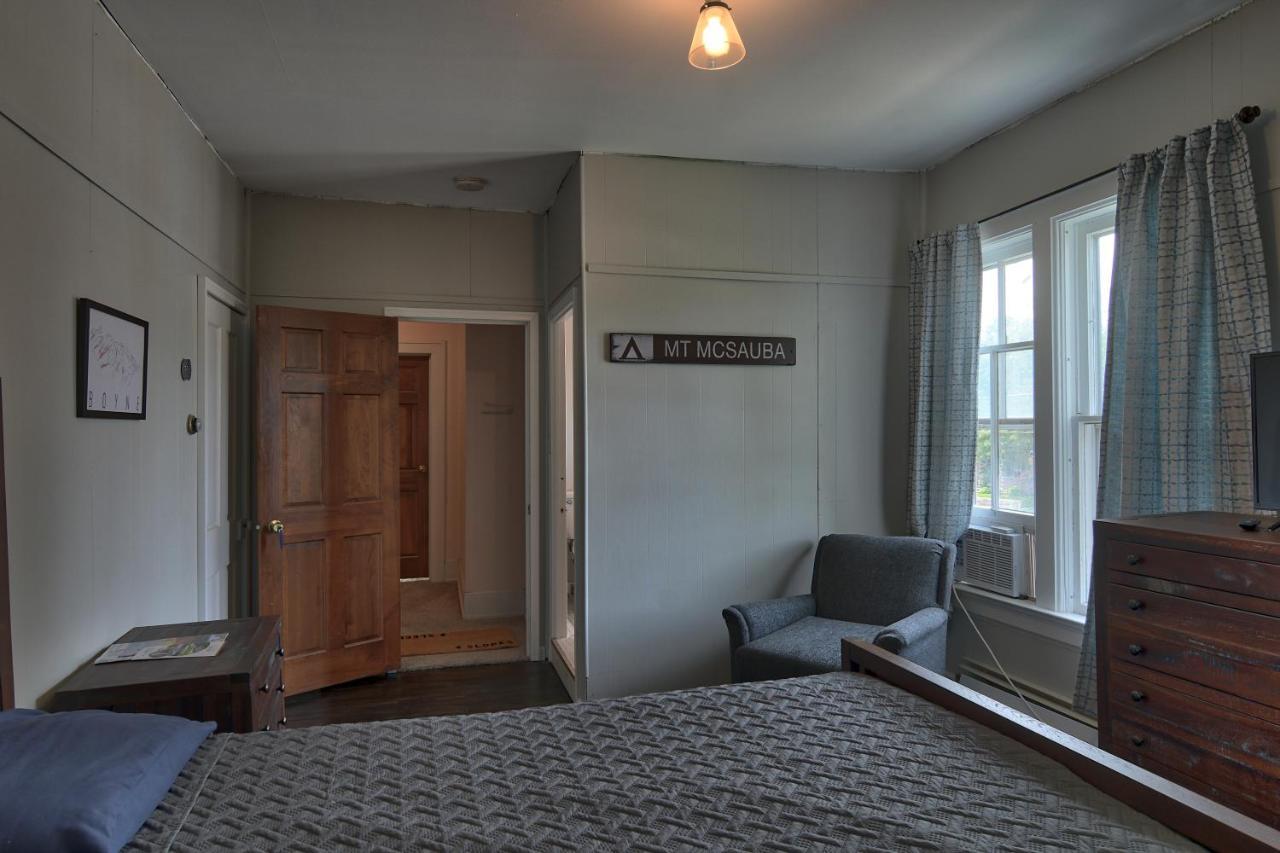 Bed and Breakfast Charlevoix House Екстер'єр фото