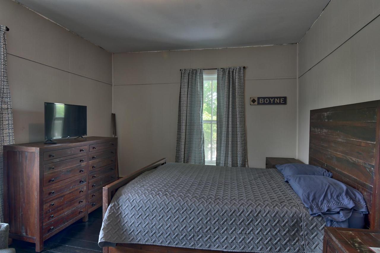 Bed and Breakfast Charlevoix House Екстер'єр фото