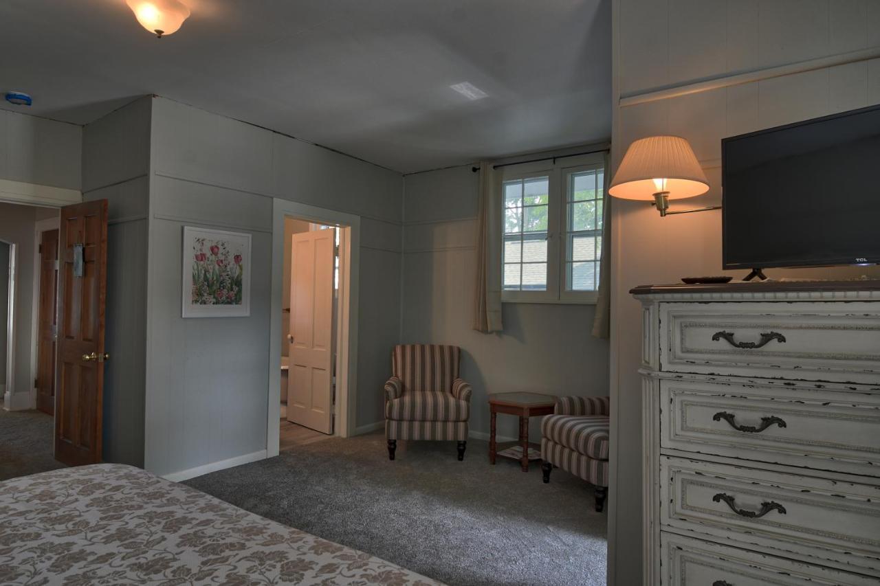 Bed and Breakfast Charlevoix House Екстер'єр фото