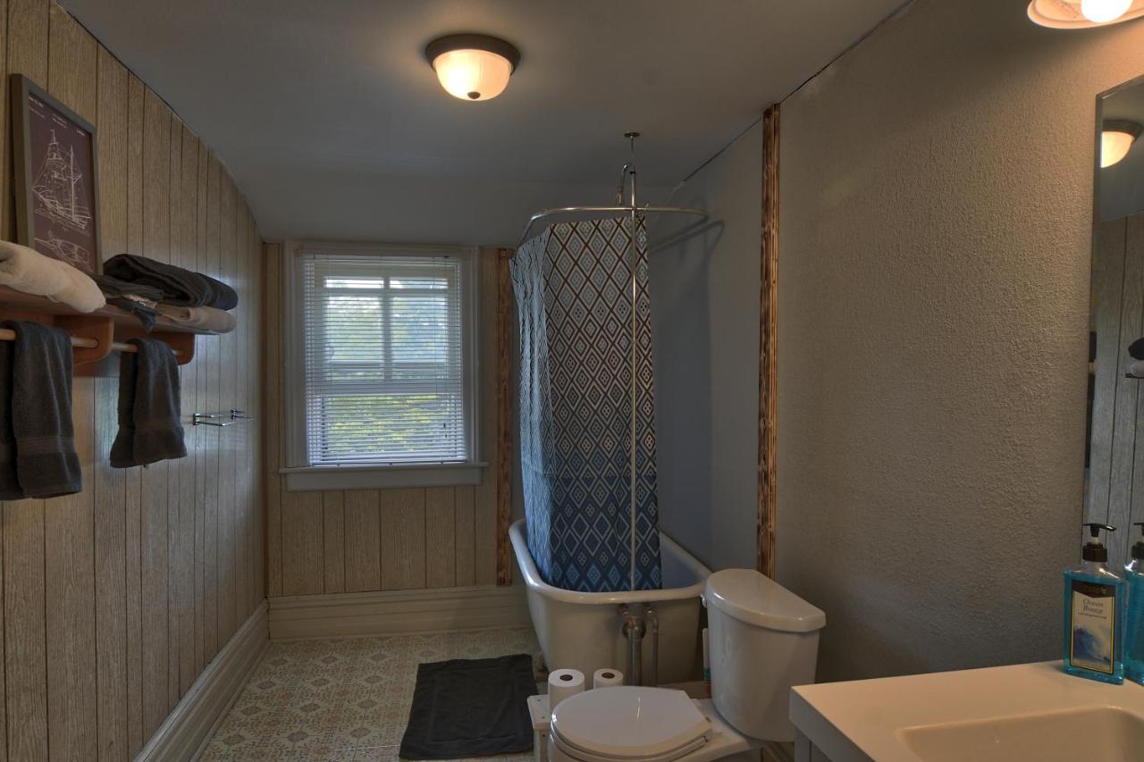 Bed and Breakfast Charlevoix House Екстер'єр фото